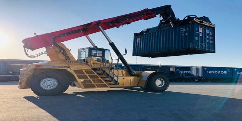 Container lifting equipment